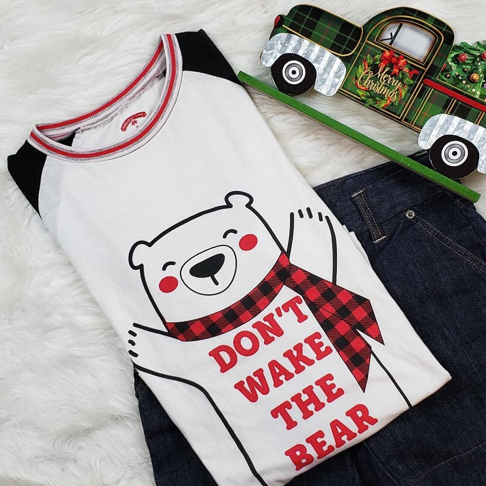 Holiday Time Don't Wake The Bear Christmas Shirt Size Medium🎄